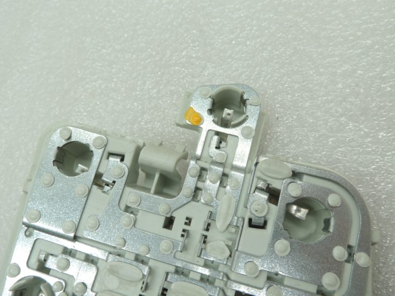 Volvo S40 II aizmugurējā apgaismojuma spuldzes turētājs spuldzes turētājs pa kreisi 30655430