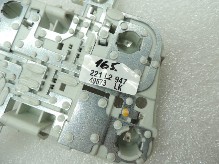 Volvo S40 II aizmugurējā apgaismojuma spuldzes turētājs spuldzes turētājs pa kreisi 30655430