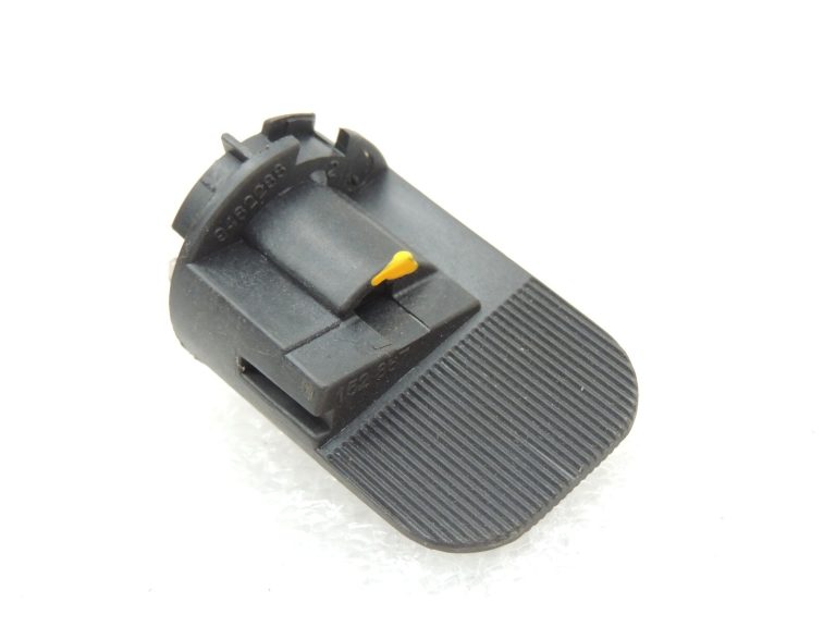 Volvo V70 II XC70 285 Aizmugurējā apgaismojuma spuldzes turētājs spuldzes turētājs 9483287