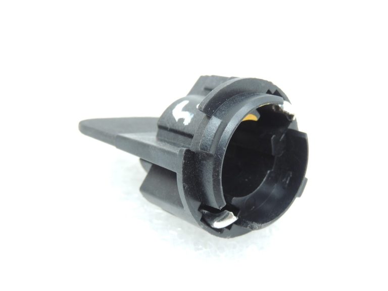 Volvo V70 II XC70 285 Aizmugurējā apgaismojuma spuldzes turētājs spuldzes turētājs 9483287