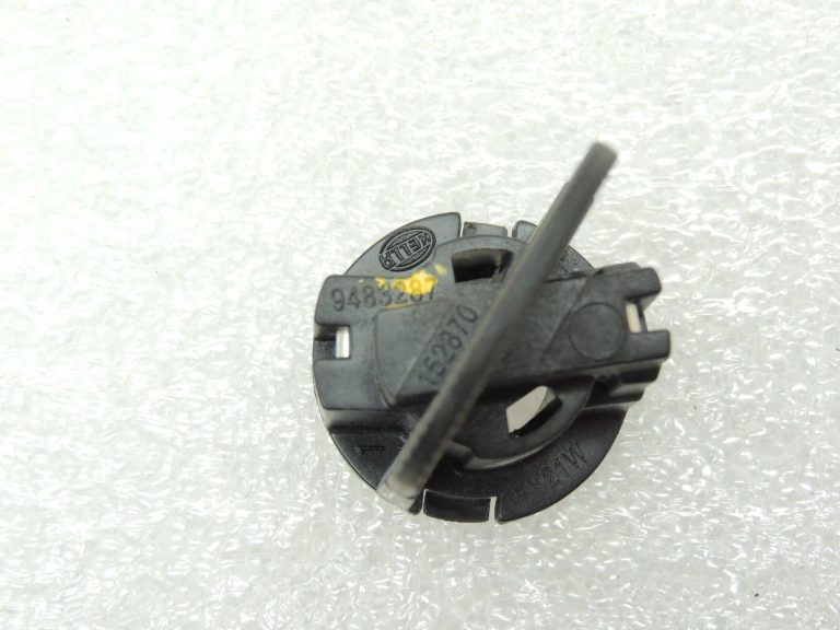 Volvo V70 II XC70 285 Aizmugurējā apgaismojuma spuldzes turētājs spuldzes turētājs 9483287