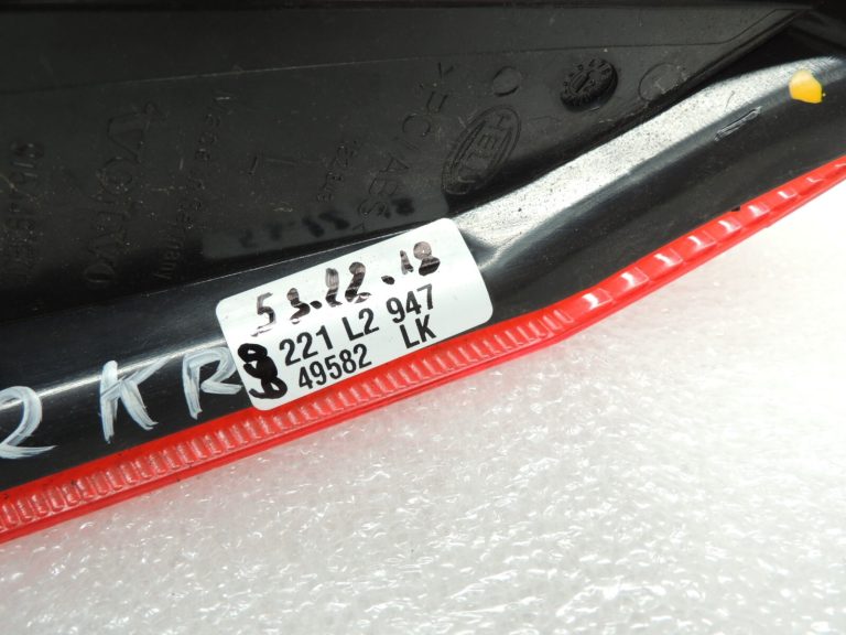 Volvo V70 II XC70 285 Aizmugurējais lukturis kreisais augšējais aizmugurējais lukturis 9483688