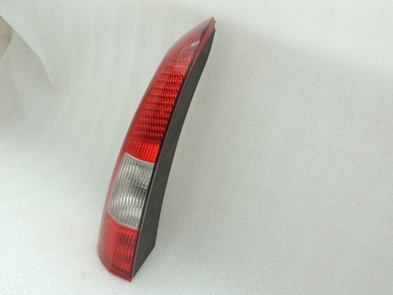 Volvo V70 II XC70 285 Aizmugurējais lukturis kreisais augšējais aizmugurējais lukturis 9483688