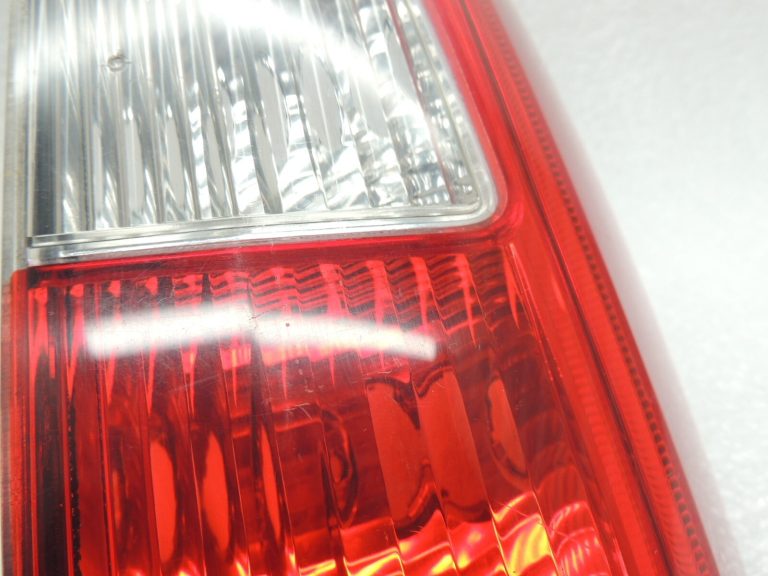 Volvo V70 II XC70 285 Aizmugurējais lukturis labās puses augšējais aizmugurējais lukturis 9483689 DEFEKTĪVS