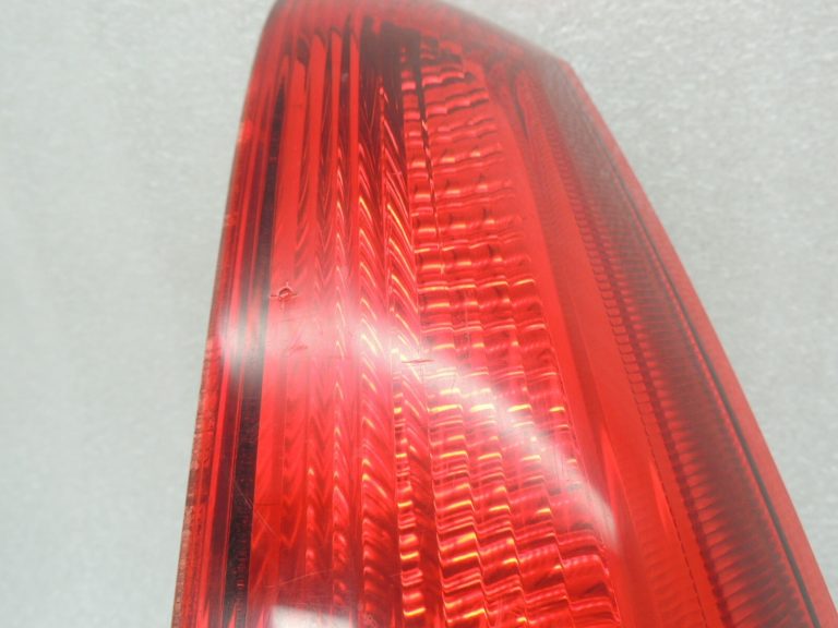 Volvo V70 II XC70 285 Aizmugurējais lukturis labās puses augšējais aizmugurējais lukturis 9483689 DEFEKTĪVS
