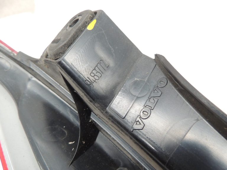 Volvo XC90 Aizmugurējā labā aizmugurējā luktura atstarotāja vāks 9483772