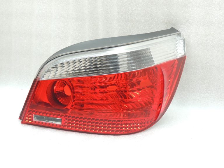 BMW 5. sērijas E60 Sedans Aizmugures lukturis Aizmugures labā puse 63217165738