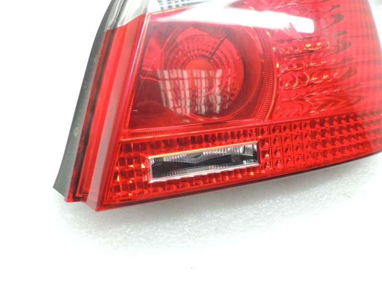 BMW 5. sērijas E60 Sedans Aizmugures lukturis Aizmugures labā puse 63217165738