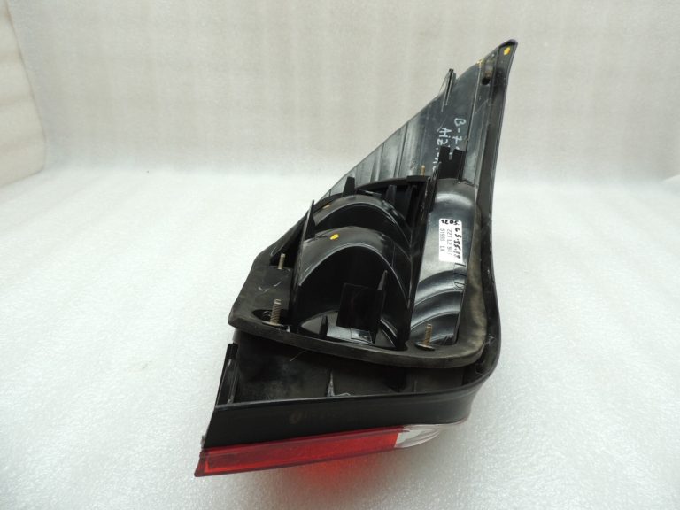 BMW 5. sērijas E60 Sedans Aizmugures lukturis Aizmugures labā puse 63217165738