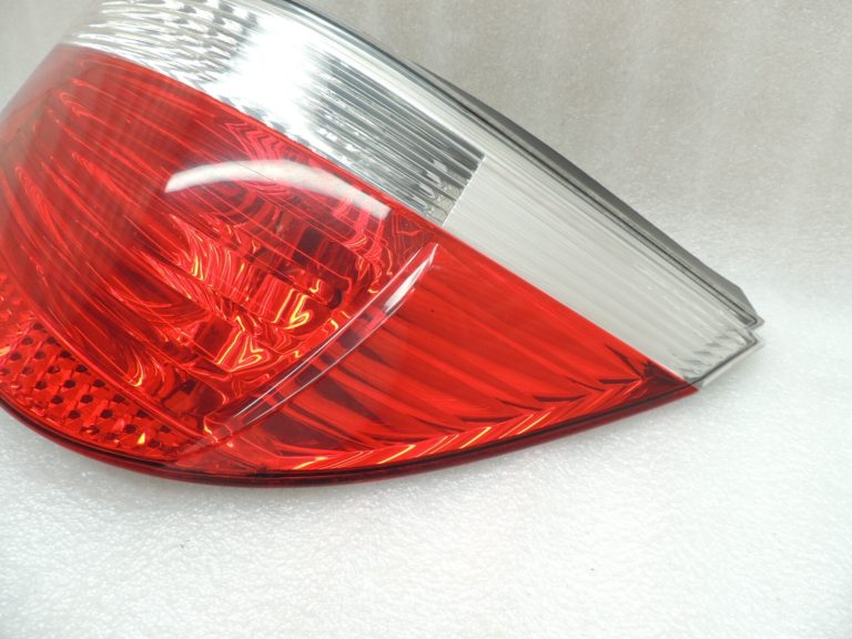 BMW 5. sērijas E60 Sedans Aizmugures lukturis Aizmugures labā puse 63217165738