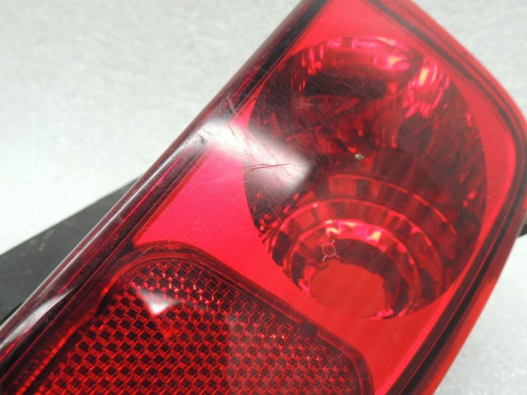 Renault Espace IV Aizmugures miglas lukturis Aizmugures labās puses miglas lukturis 8200027154