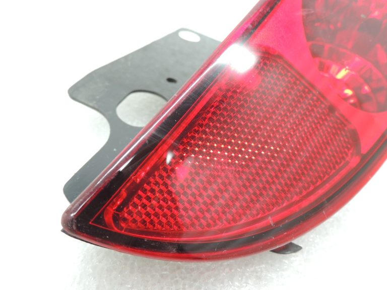 Renault Espace IV Aizmugures miglas lukturis Aizmugures labās puses miglas lukturis 8200027154