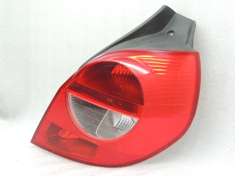 Renault Clio III Hečbeks 05-09 Aizmugures lukturis pa labi Aizmugures lukturis 8200459960