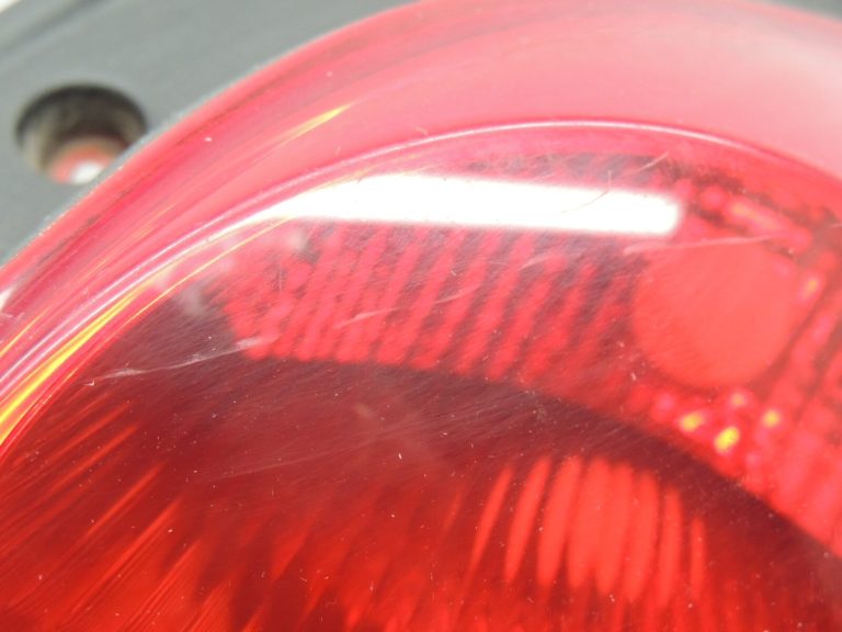 Renault Clio III Hečbeks 05-09 Aizmugures lukturis pa labi Aizmugures lukturis 8200459960