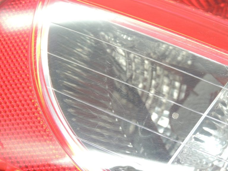 Renault Clio III Hečbeks 05-09 Aizmugures lukturis pa labi Aizmugures lukturis 8200459960