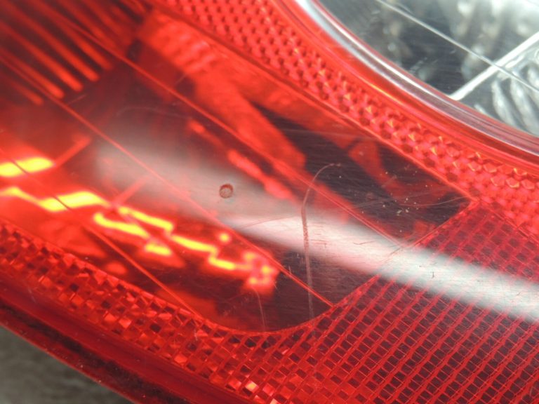 Renault Clio III Hečbeks 05-09 Aizmugures lukturis pa labi Aizmugures lukturis 8200459960