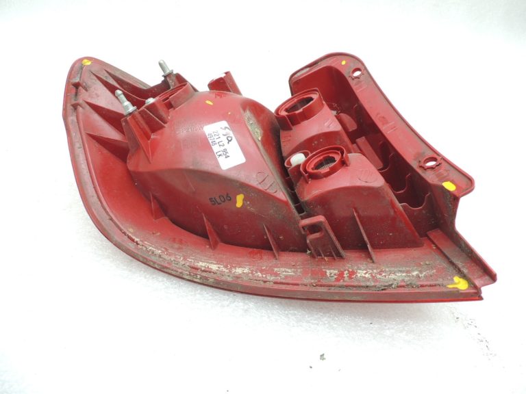 Hyundai Getz 06- Aizmugurējais lukturis labais aizmugurējais lukturis 924201C500
