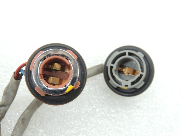 Hyundai Santa FE II 05-09 Aizmugurējā apgaismojuma spuldzes turētājs 924802B000