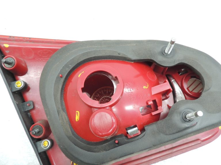 Hyundai Santa FE II 05-09 Aizmugurējais lukturis iekšpusē labajā aizmugurējā lukturī 924602B000