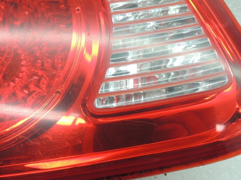 Hyundai Santa FE II 09 Aizmugurējais lukturis iekšpusē kreisais aizmugurējais lukturis 924502B000 Mazs DEFEKTĪVS