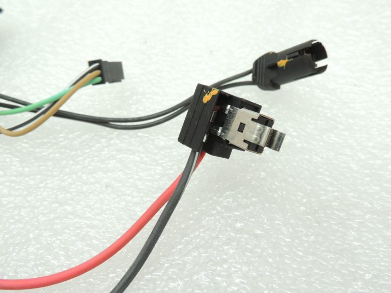 Chevrolet Captiva C100 halogēna lukturu vadu instalācija H7 spraudnis H1