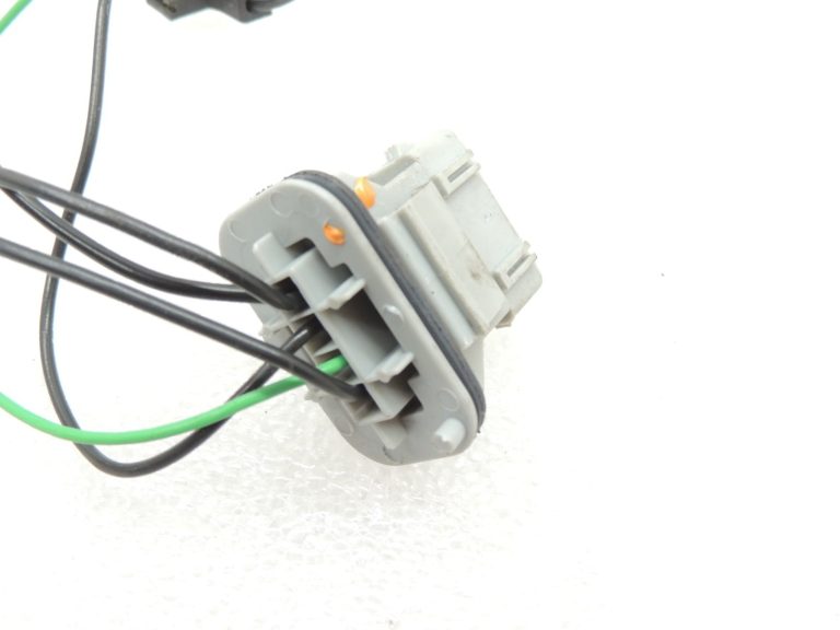 Volvo V70 II halogēno lukturu vadu instalācija HB3 H7 kontaktdakša T10