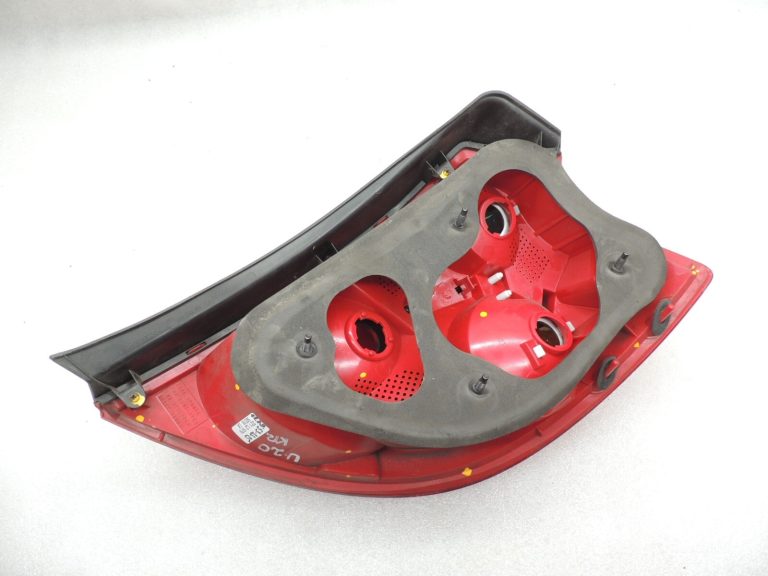 Kia CEED ED 5 durvju hečbeks Aizmugures lukturis kreisais Aizmugures lukturis 924011H000