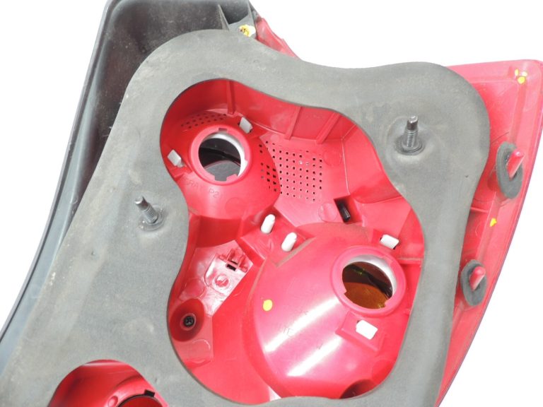 Kia CEED ED 5 durvju hečbeks Aizmugures lukturis kreisais Aizmugures lukturis 924011H000