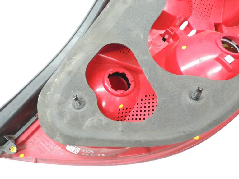 Kia CEED ED 5 durvju hečbeks Aizmugures lukturis kreisais Aizmugures lukturis 924011H000