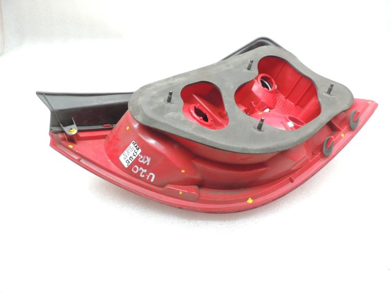Kia CEED ED 5 durvju hečbeks Aizmugures lukturis kreisais Aizmugures lukturis 924011H000