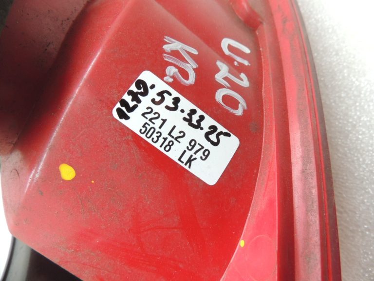 Kia CEED ED 5 durvju hečbeks Aizmugures lukturis kreisais Aizmugures lukturis 924011H000