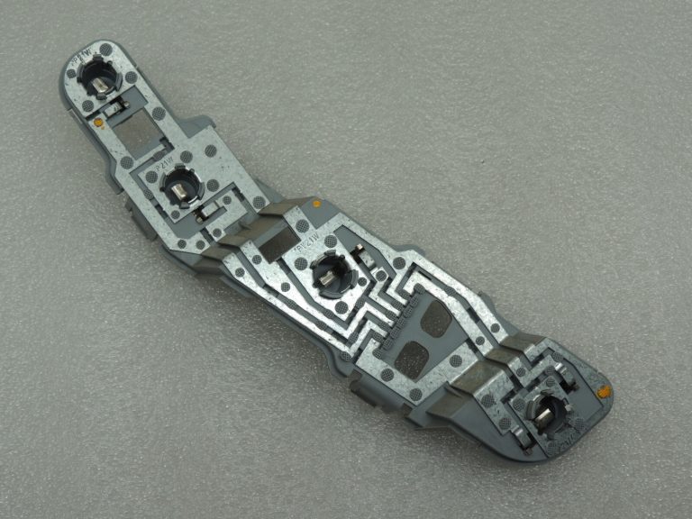 Mercedes A klases W169 aizmugurējā kreisā aizmugurējā luktura turētājs A1698200177
