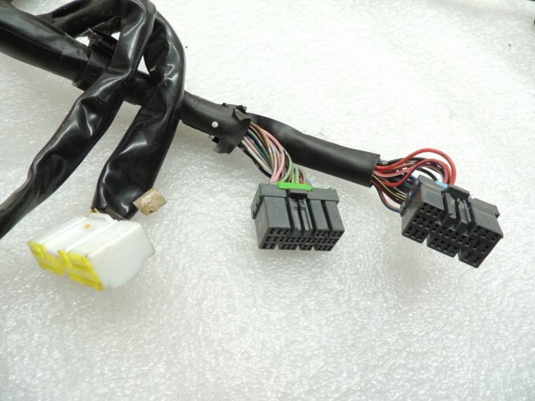 Suzuki Grand Vitara I SQ420 2.0i benzīna motora elektroinstalācijas 3665051JA0