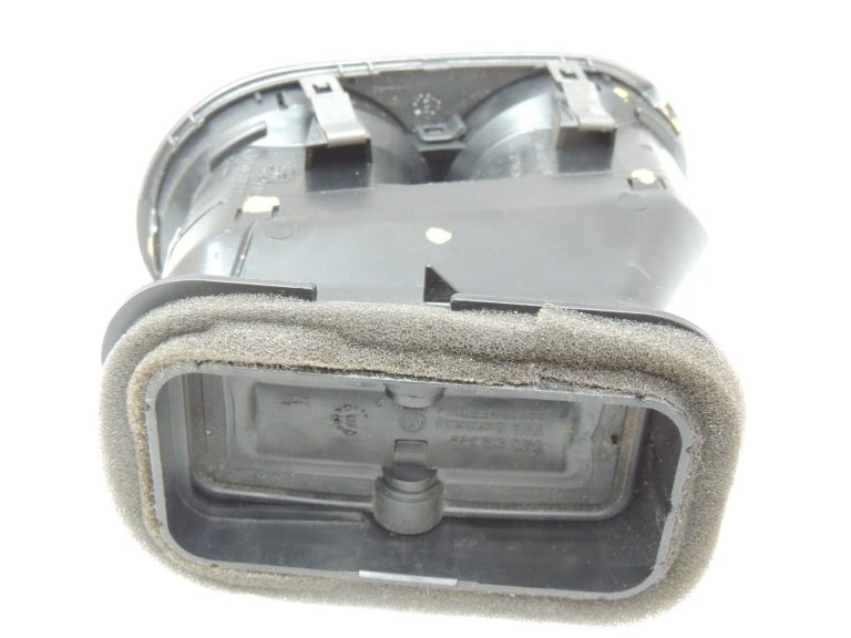 VW Tiguan 5N 08-11 Gaisa ventilācijas atveres priekšējais kreisais 5N0819703A