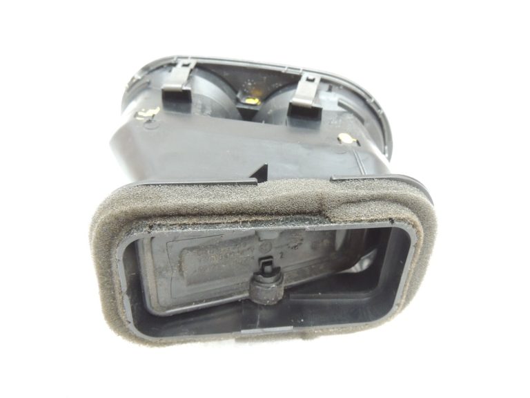 VW Tiguan 5N 08-11 Gaisa izplūdes atveres priekšējā labā 5N0819704A