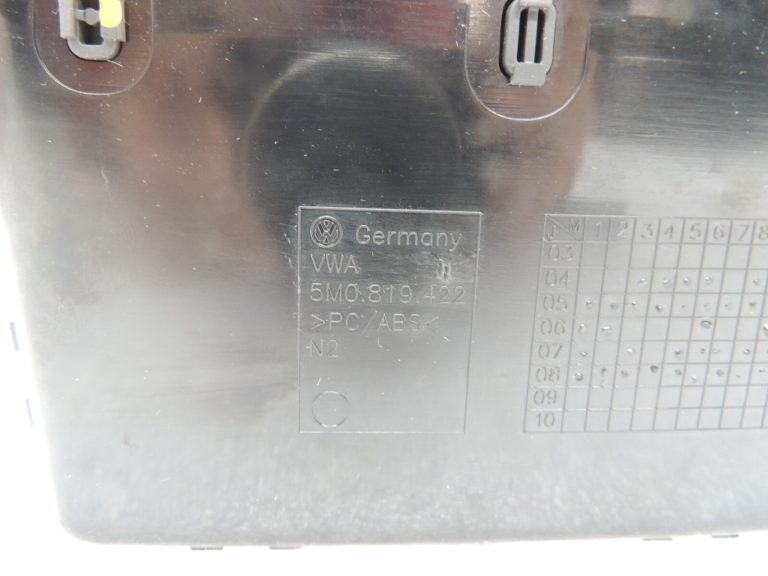 VW Tiguan 5N 08-11 Noliktavas nodalījuma vāks Klimata kontroles paneļa vāks 5M0820039C