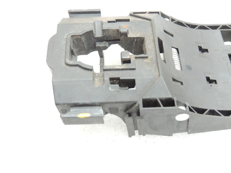 VW Tiguan 5N durvju roktura rāmis labās puses durvju roktura apvalks 5N0839885H