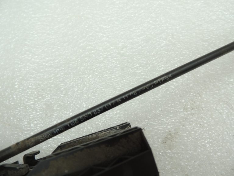 VW Tiguan 5N durvju roktura rāmis labās puses durvju roktura apvalks 5N0839885H
