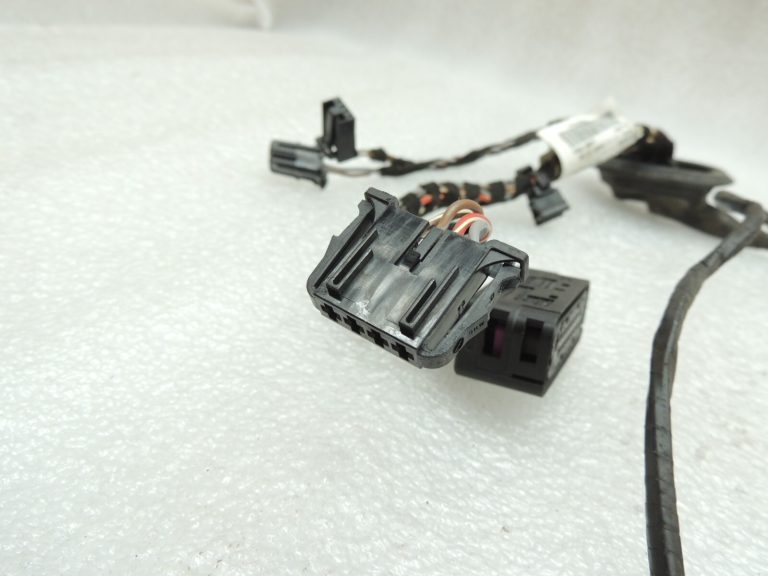 VW Tiguan 5N Durvju elektroinstalācijas instalācija aizmugurējā labajā pusē 5N0971693A Mazā gumija DEFEKTĪVA!!!