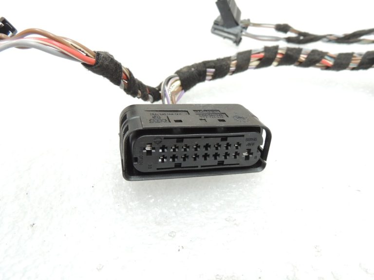 VW Tiguan 5N Durvju elektroinstalācijas instalācija aizmugurējā labajā pusē 5N0971693A Mazā gumija DEFEKTĪVA!!!