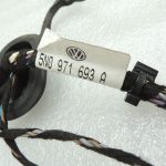 VW Tiguan 5N Durvju elektroinstalācijas instalācija aizmugurējā labajā pusē 5N0971693A Mazā gumija DEFEKTĪVA!!!