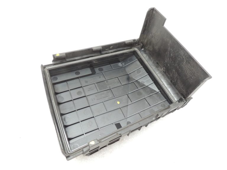 VW Tiguan 5N vāka vāciņš drošinātāju kārbas vāciņš 1K0937132F