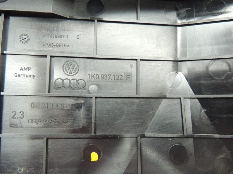 VW Tiguan 5N vāka vāciņš drošinātāju kārbas vāciņš 1K0937132F