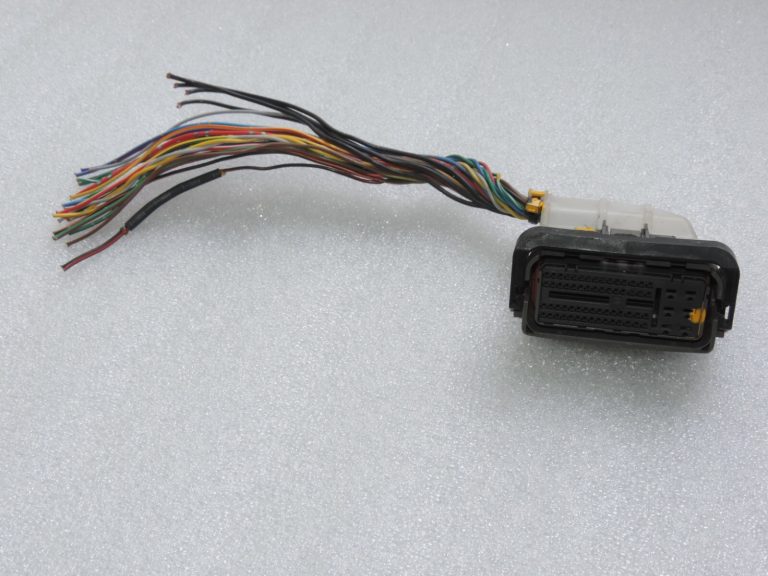 Mitsubishi Colt 1,3i 4A90 motora vadības bloka savienotājs virsbūves pusē 66pin