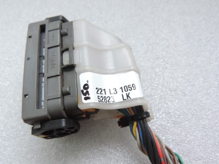 Mitsubishi Colt 1,3i 4A90 motora vadības bloka savienotājs virsbūves pusē 66pin