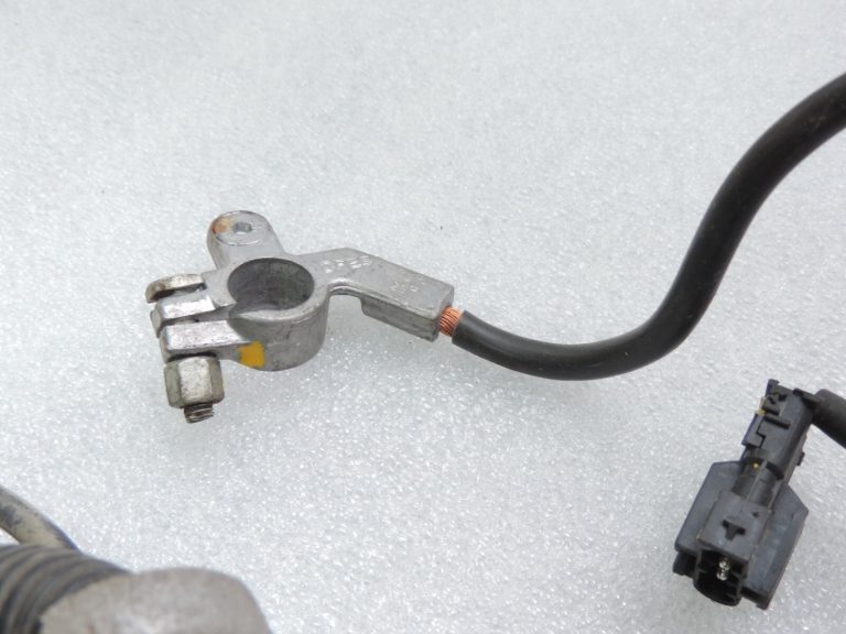 Mercedes Benz Vaneo W414 1.9i akumulatora spaile akumulatora vadu instalācija A4145400130
