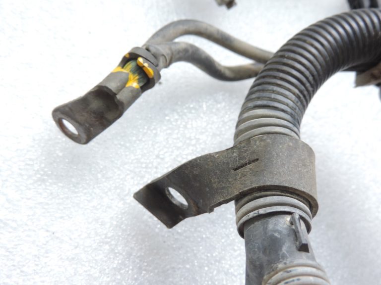 Mercedes Benz Vaneo W414 1.9i akumulatora spaile akumulatora vadu instalācija A4145400130