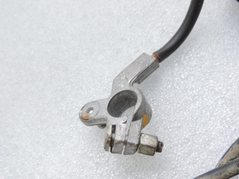 Mercedes Benz Vaneo W414 1.9i akumulatora spaile akumulatora vadu instalācija A4145400130