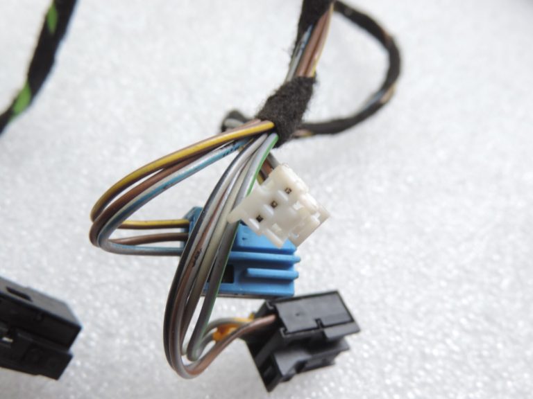 Mercedes A-klases W169 W245 durvju vadu instalācija priekšējā kreisā A1695400905