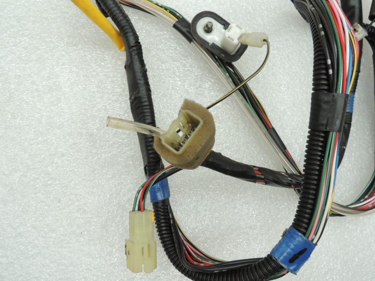Suzuki Jimny III SN virsbūves grīdas elektroinstalācijas 3663076JA0